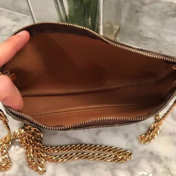 Vintage Louis Vuitton Pochette Accessoires Monogram bag with Gold Chain - Picture 3 of 11